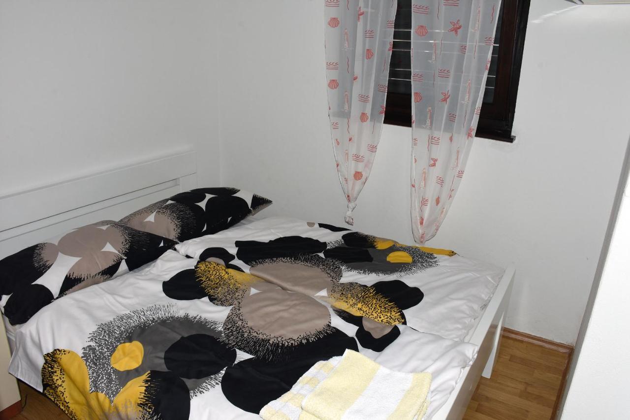 Cosy Studio With A Terrace And A Sea View ラヴニ エクステリア 写真